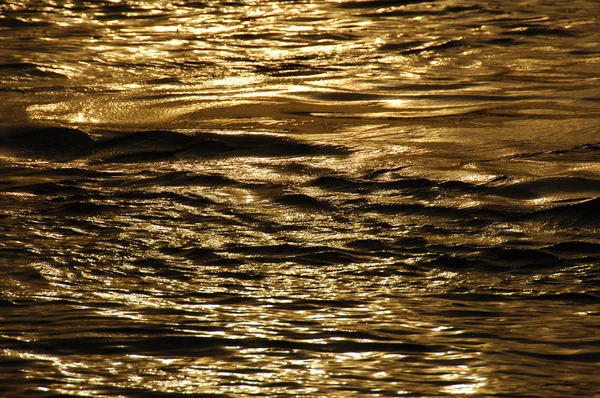 Дневные волны воды — стоковое фото