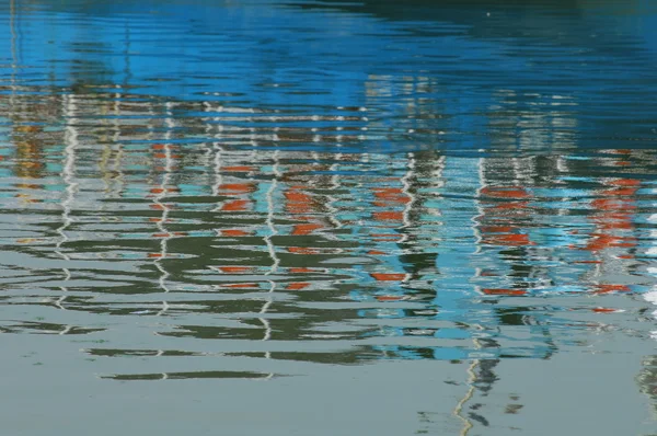 Watergolven bij daglicht — Stockfoto