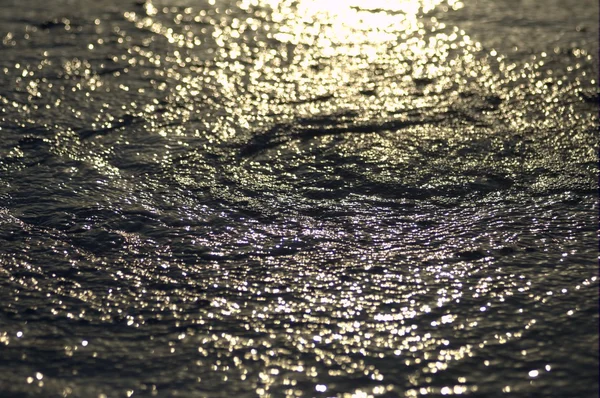 Fale wodne w świetle dziennym — Zdjęcie stockowe