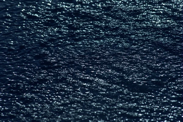 Ondas de agua a la luz del día — Foto de Stock