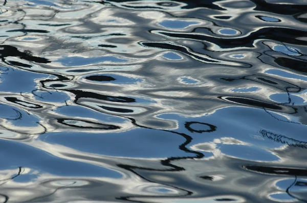 Wasserwellen bei Tageslicht — Stockfoto