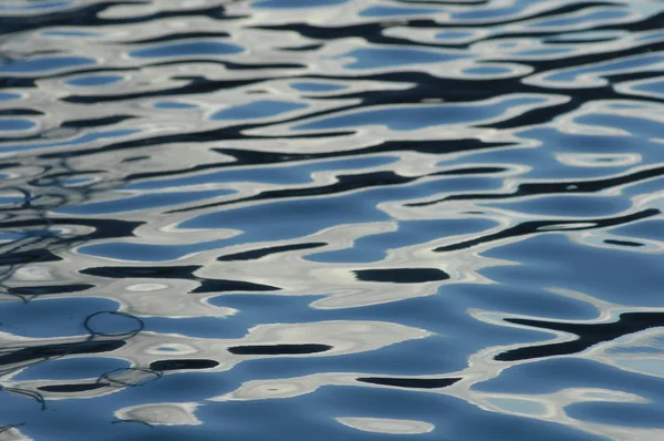 Wasserwellen bei Tageslicht — Stockfoto