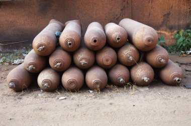 Fabrika içindeki kalelerindendir araçları