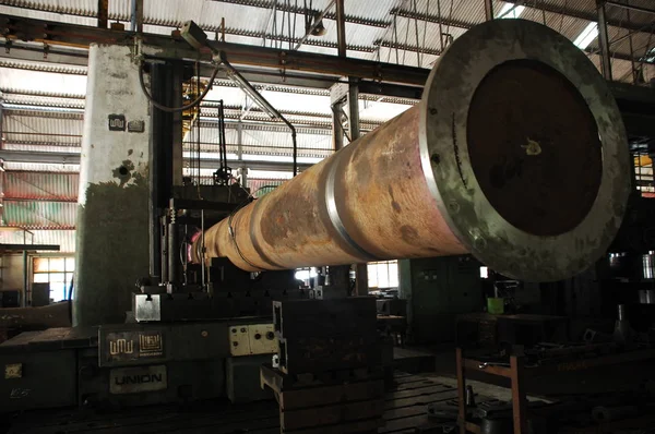 Fabrika içindeki kalelerindendir araçları