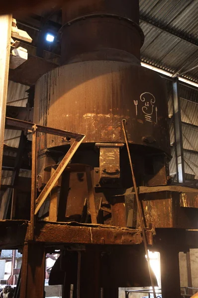 Fabrika içindeki kalelerindendir araçları