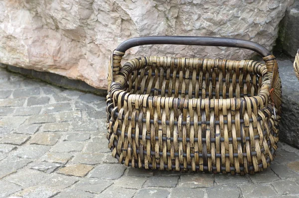 Wood Trash basket at rural home — Stock Photo, Image