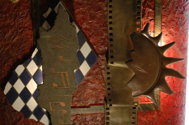 Fabrika içindeki kalelerindendir araçları