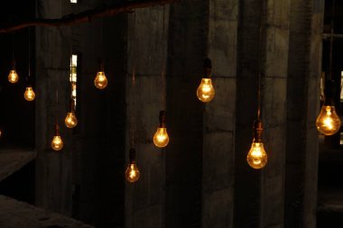 Eski model ampul gece