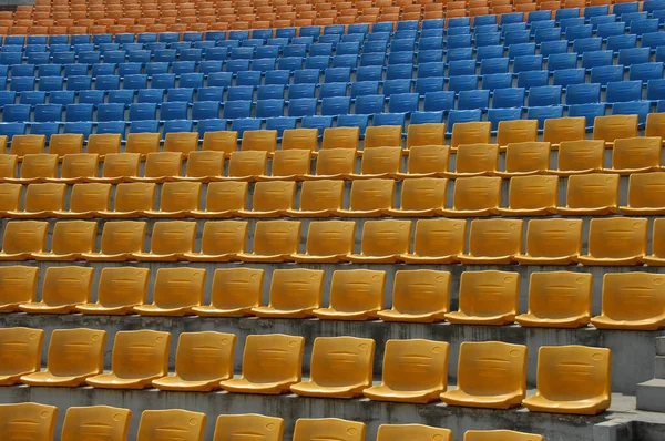 Stühle im Stadion — Stockfoto