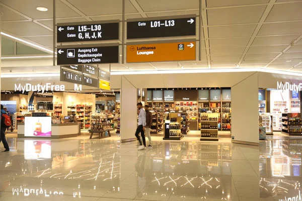 Duty Free shop Aeroporto Interior — Fotografia de Stock