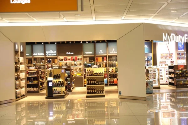 Duty Free shop wnętrze Lotnisko — Zdjęcie stockowe