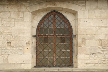 Fort kalelerindendir kapıda