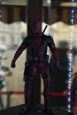 Dükkandaki bebekler