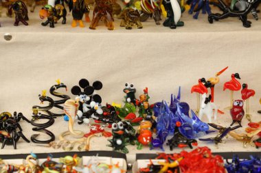 Dükkandaki bebekler