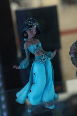 Dükkandaki bebekler