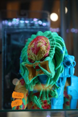 Dükkandaki bebekler