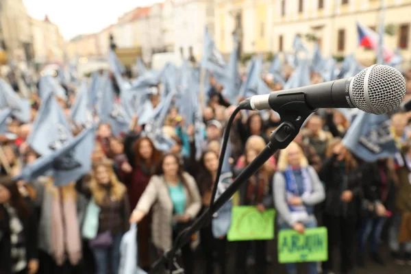 Microfono sul palco — Foto Stock