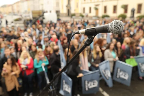 Microfone no palco — Fotografia de Stock