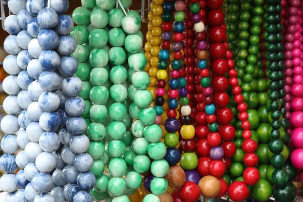 Coleções de jóias de pedra no mercado — Fotografia de Stock