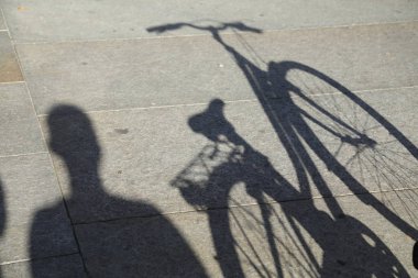 Döngüsü gölge yerde