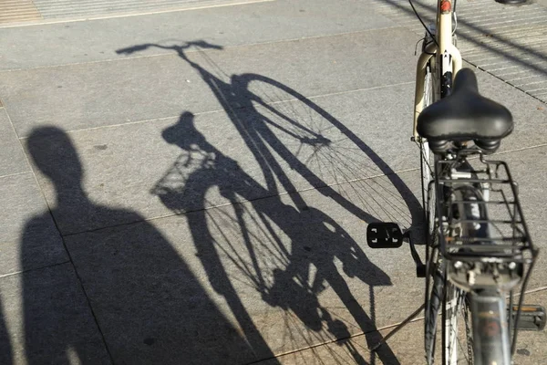 Ciclo Sombra no chão — Fotografia de Stock