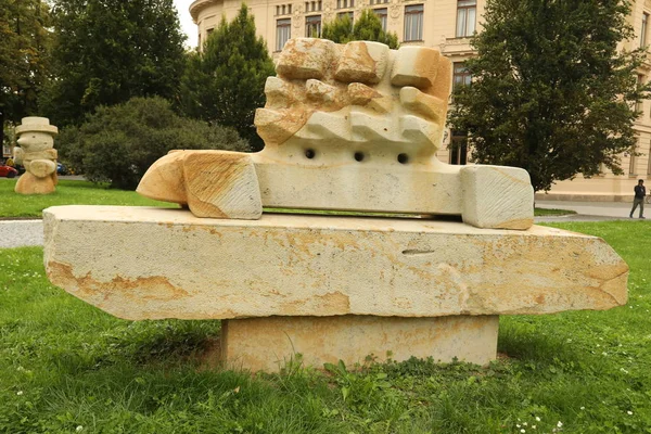 Standbeeld bij Monument — Stockfoto