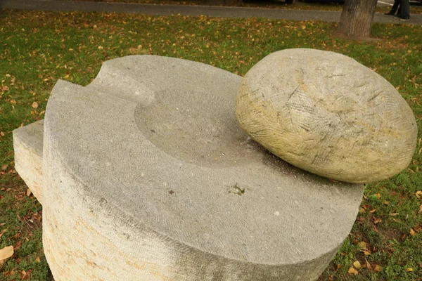 Standbeeld bij Monument — Stockfoto