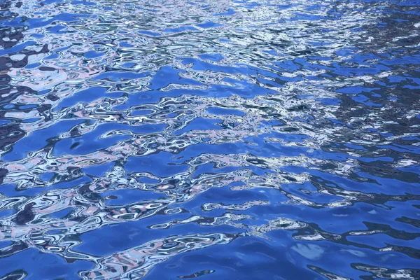 Onde d'acqua al chiaro di luna — Foto Stock