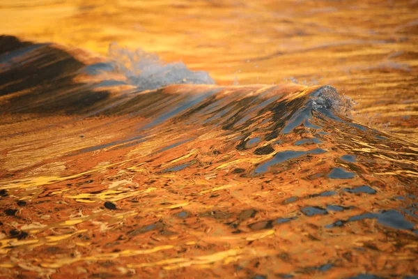 Wasserwellen im Meer — Stockfoto