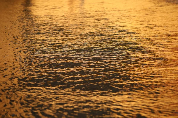海里的水波 — 图库照片