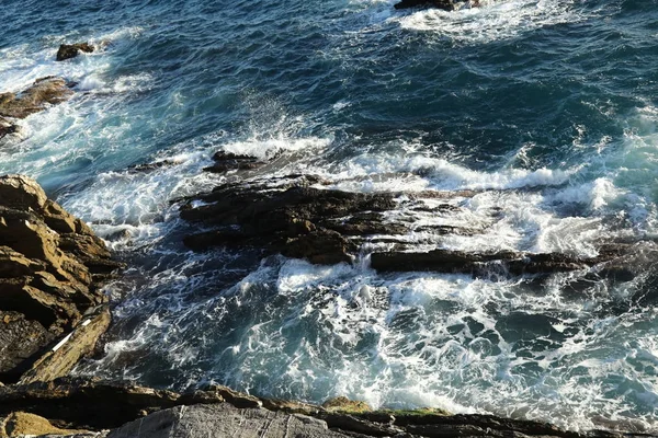 Vagues d'eau dans la mer — Photo