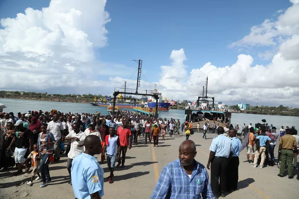 People Ferries Traversant Nouveau Port Mombasa Kenya Afrique Août 2019 — Photo