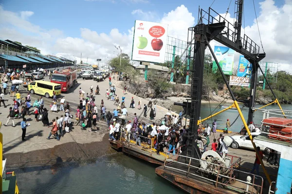 People Ferries Traversant Nouveau Port Mombasa Kenya Afrique Août 2019 — Photo