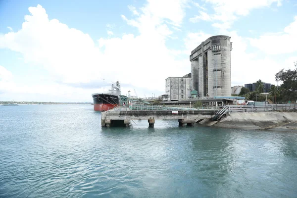 People Ferries Cruzando Nuevo Puerto Mombasa Kenia África Ago 2019 — Foto de Stock