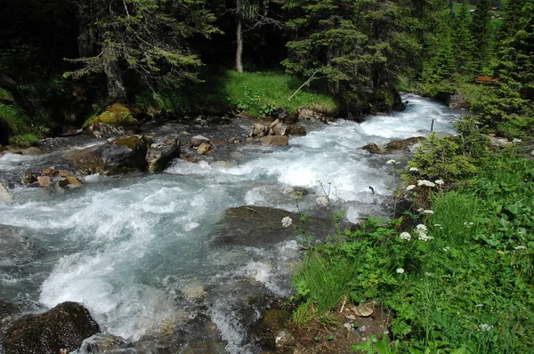Gün içinde su düşer Işık