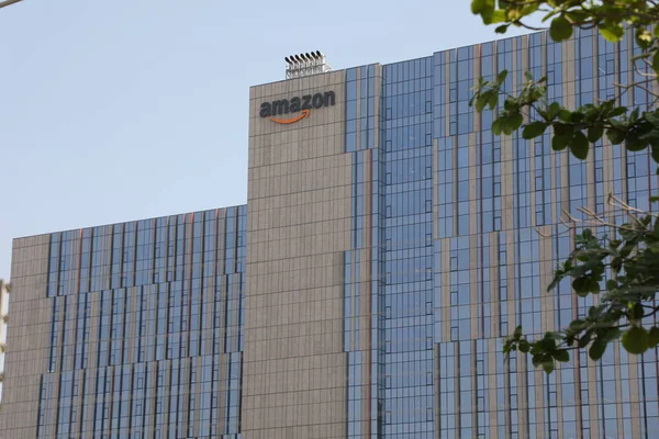 Amazon Modern Binası Haydarabad 'ın dışı 8 Mart 2020