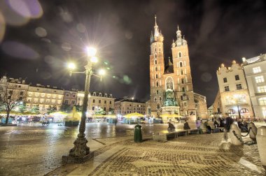 Main Market Square Cracow Polonya Cloth Hall ve St Mary s kilisede