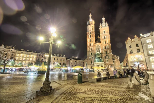 Main Market Square Cracow Polonya Cloth Hall ve St Mary s kilisede
