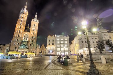 Main Market Square Cracow Polonya Cloth Hall ve St Mary s kilisede