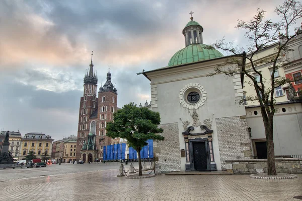 Sukiennice Panny Marie Kostel Hlavního Náměstí Krakově Polsko — Stock fotografie