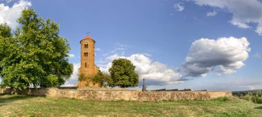 Romanesk Inowlodz Kilisesi - Polonya