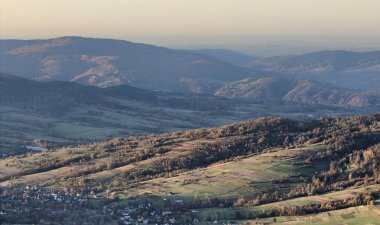 Lubon Wielki Dağı 'nın tepesinden Beskid Wyspowy Dağları - Polonya