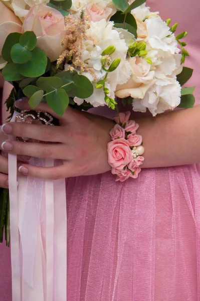 Весільний букет в руці — стокове фото