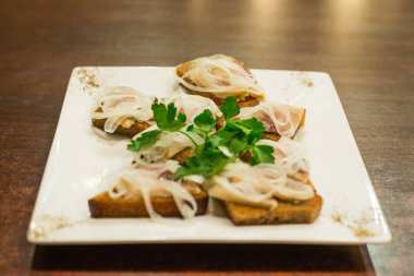 Ringa balığı ile tost