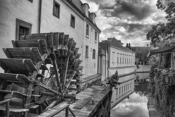 Roue de moulin ertovka à Prague — Photo