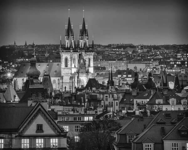 Igreja de Nossa Senhora diante de Tyn em Praga — Fotografia de Stock