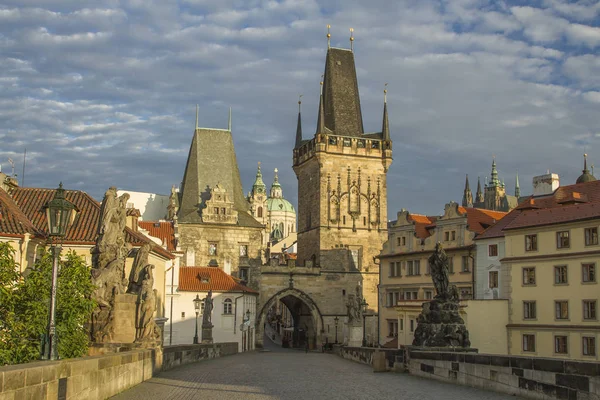 Torre del Puente de la Ciudad Vieja en Praga — Foto de Stock