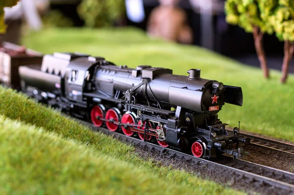 Spielzeug für die elektrische Eisenbahn, Modellierung des Eisenbahnverkehrs Stockbild