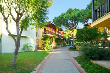 Belek, Türkiye, Eylül 10, 2010: Paloma Grida Village Spa Hotel'in lüks Villa yaz görünümünde. İtalyan tarzı ahşap mimarisi. Türkiye'nin Antalya Belek tatil tatiller ünlü ünlü lüks oteller turlar