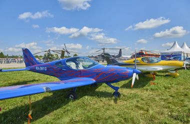 Zhukovsky, Rusya, 21 Temmuz 2017: Havacılık ve uzay uçak sergi Maks 2017. Sivil bir tek motor sporları uçak Ra-2661 G Bristell ışık. Donanma spor hafif uçak. ? ivil taşıma spor Havacılık Bölümü